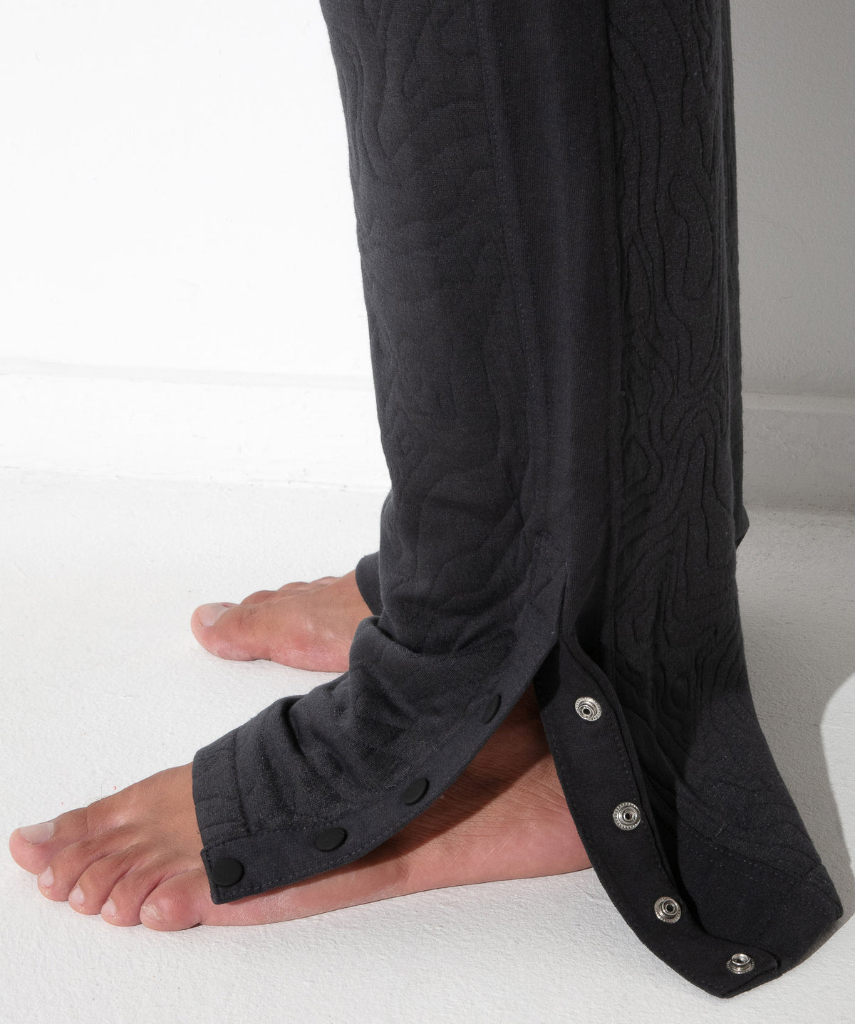 Gesteppte Hose mit Druckknopf-Details 9787 - Code 22 - Shop Deutschland Noodosz