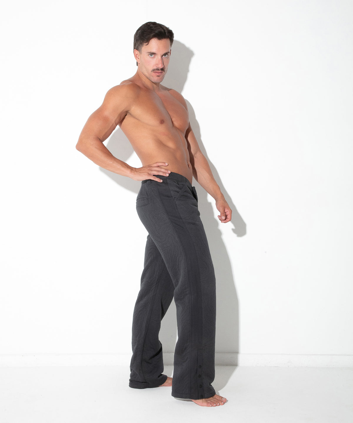 Gesteppte Hose mit Druckknopf-Details 9787 - Code 22 - Shop Deutschland Noodosz