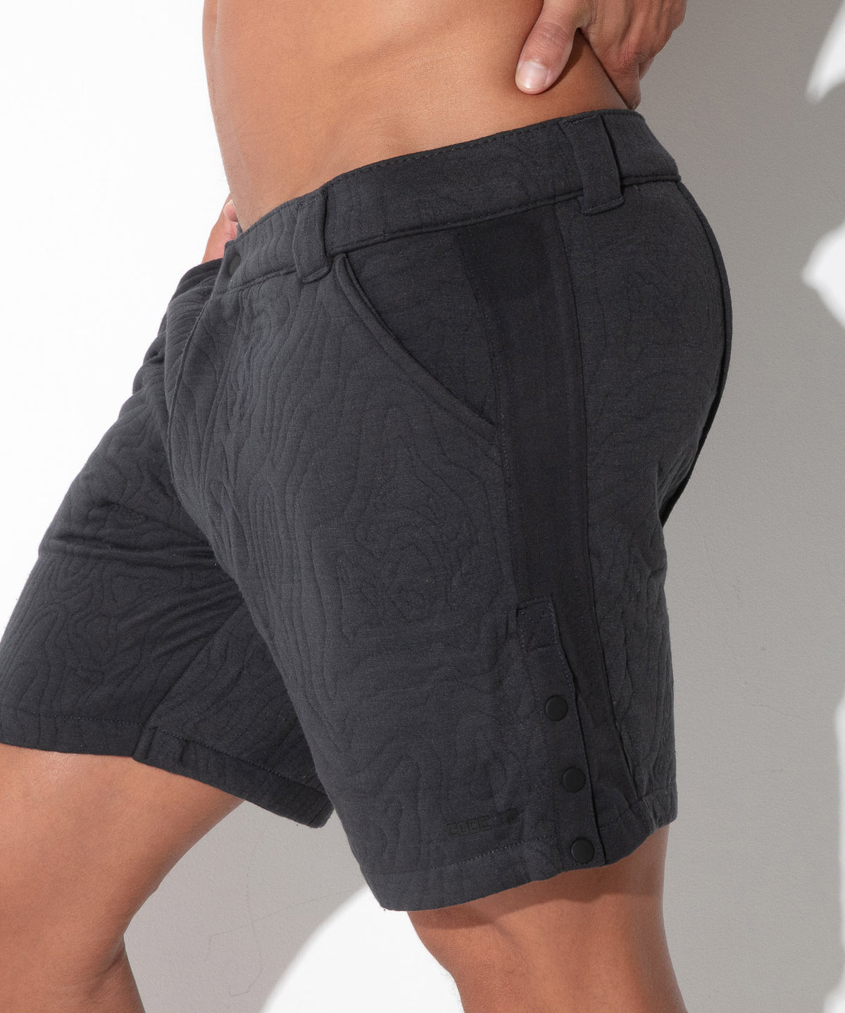 Gesteppte Shorts mit Druckknopf-Details 9788 - Code 22 - Shop Deutschland Noodosz