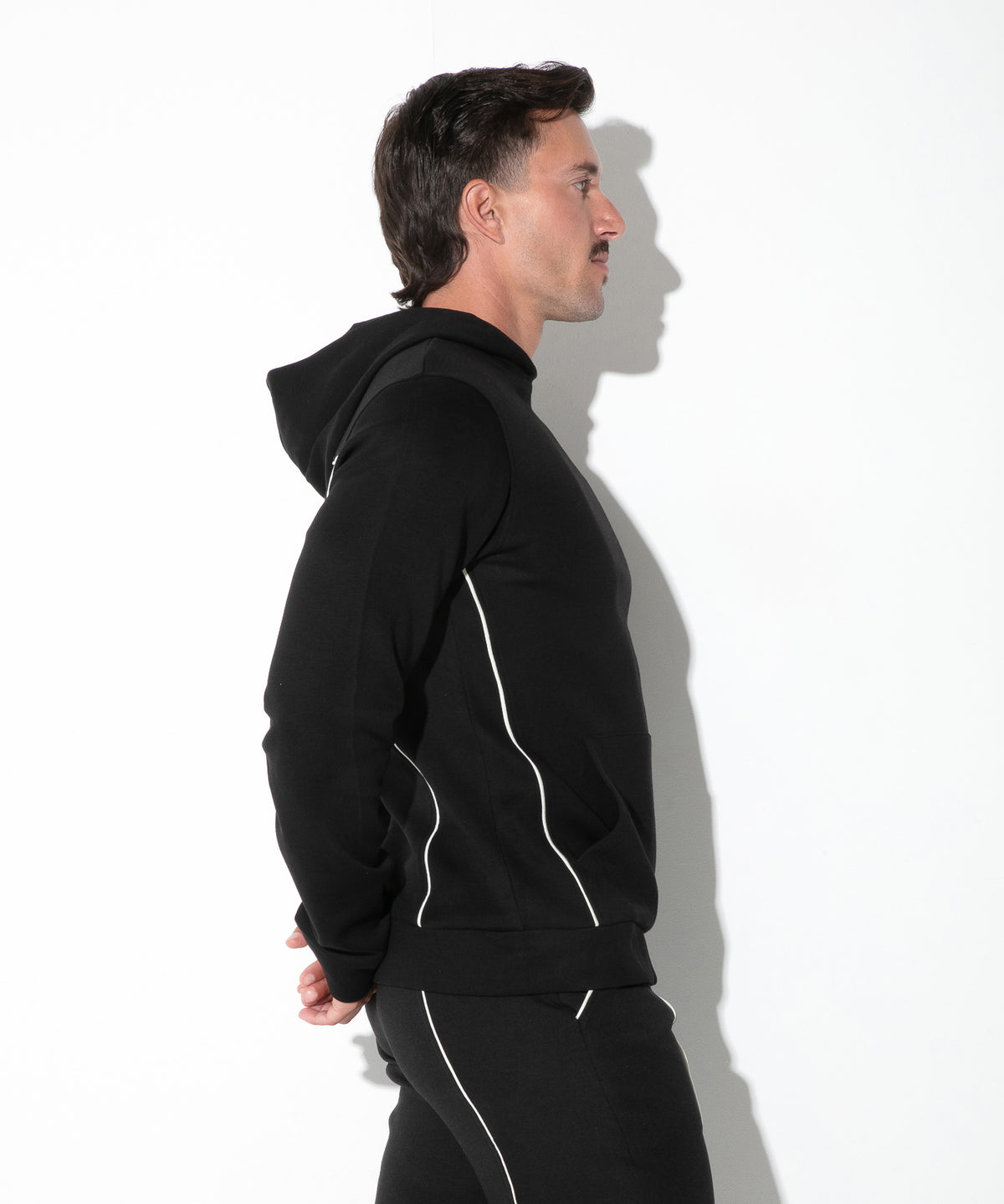 Lounge-Hoodie mit Kontrast-Paspeln 9943 – Bordeaux - Code 22 - Shop Deutschland Noodosz