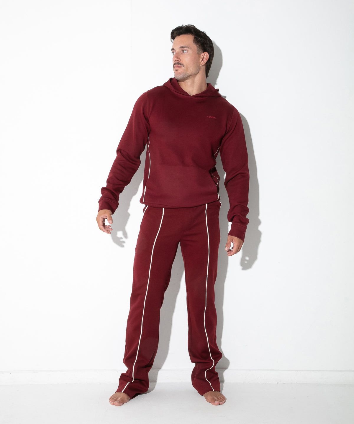 Lounge-Hoodie mit Kontrast-Paspeln 9943 – Bordeaux - Code 22 - Shop Deutschland Noodosz