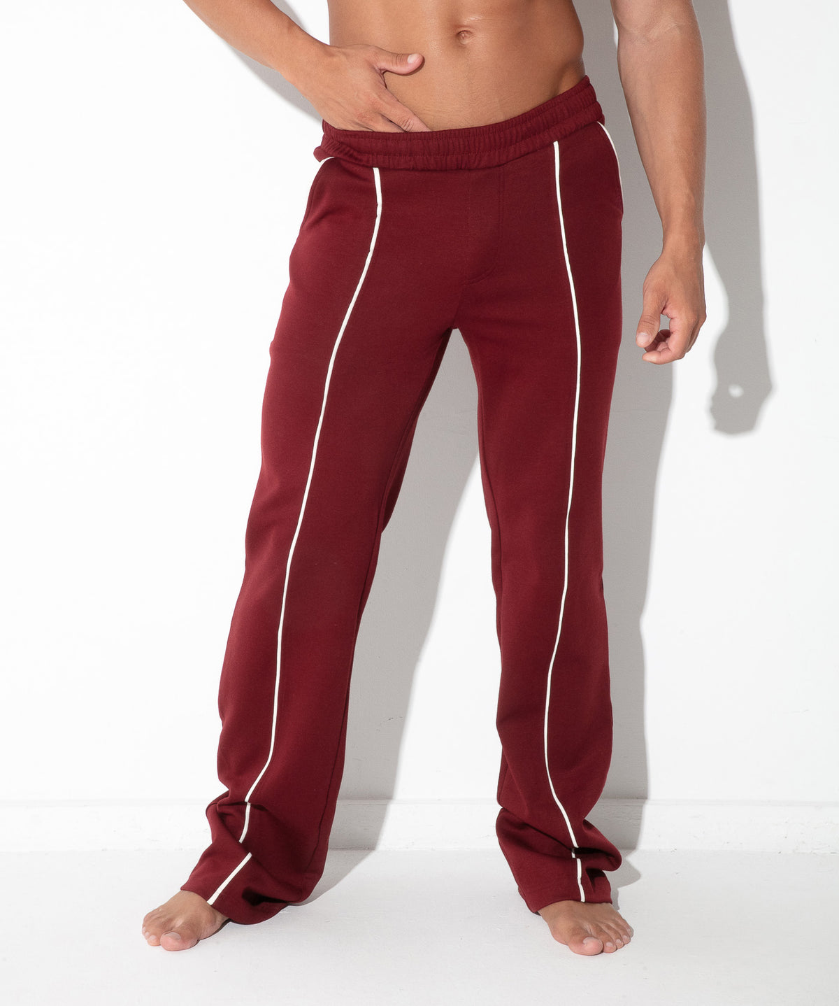 Lounge-Jogginghose mit Kontrast-Paspeln 9944 – Bordeaux - Code 22 - Shop Deutschland Noodosz