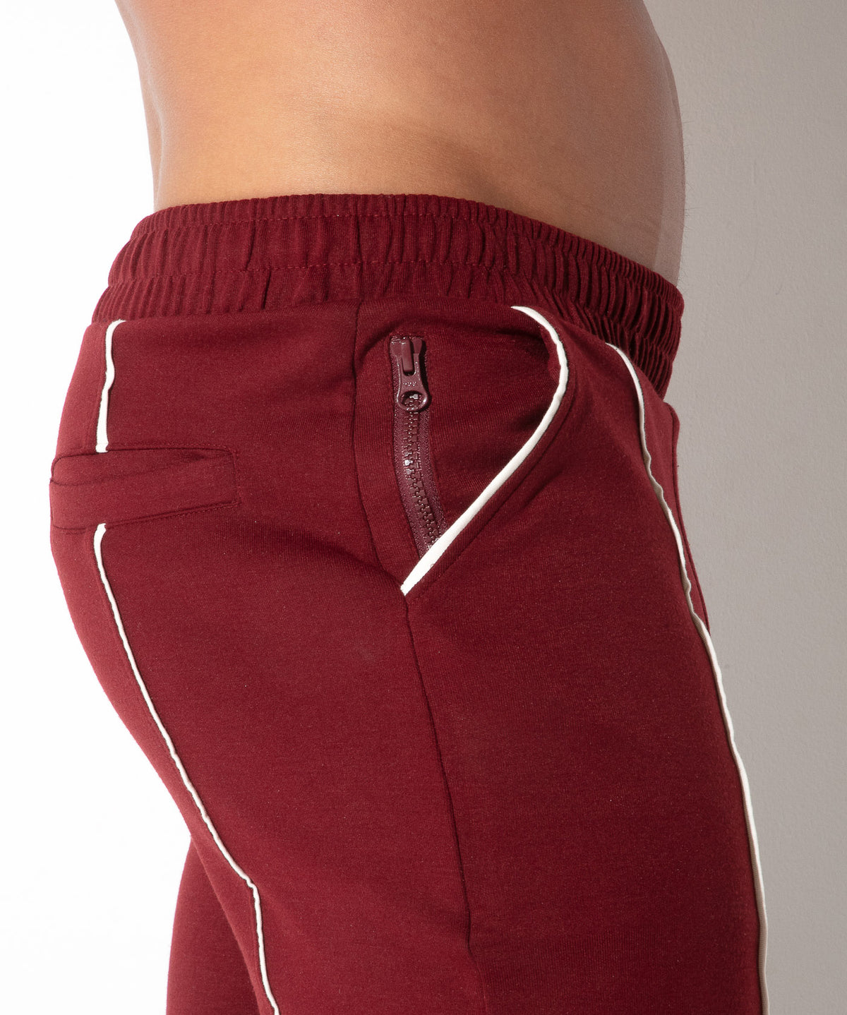 Lounge-Jogginghose mit Kontrast-Paspeln 9944 – Bordeaux - Code 22 - Shop Deutschland Noodosz