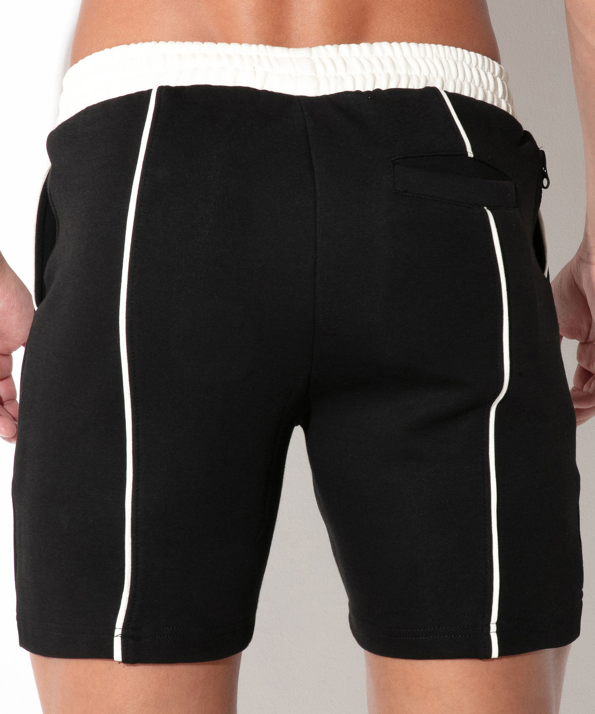 Lounge-Shorts mit Kontrast-Paspeln 9945 – Bordeaux - Code 22 - Shop Deutschland Noodosz