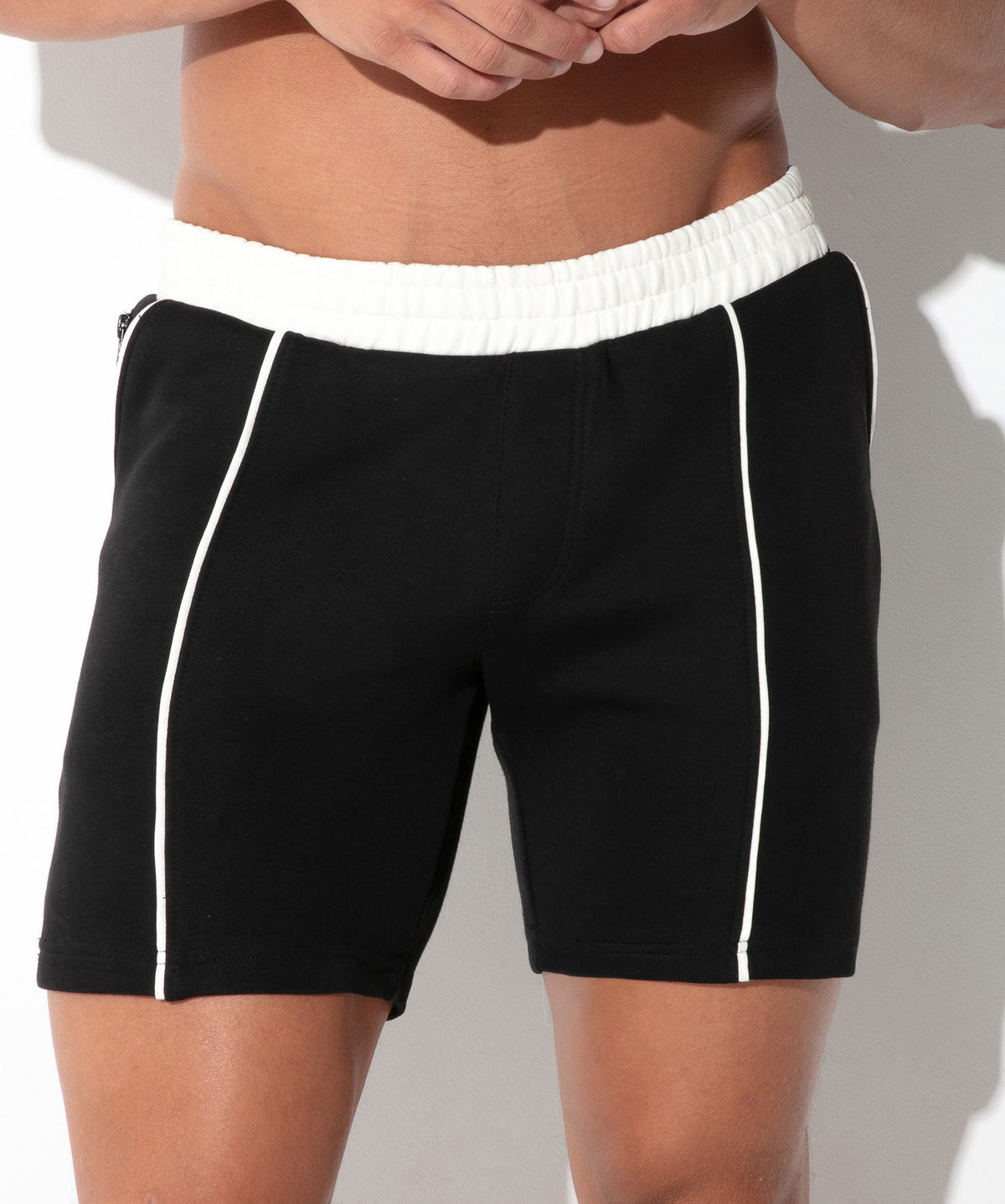Lounge-Shorts mit Kontrast-Paspeln 9945 – Bordeaux - Code 22 - Shop Deutschland Noodosz