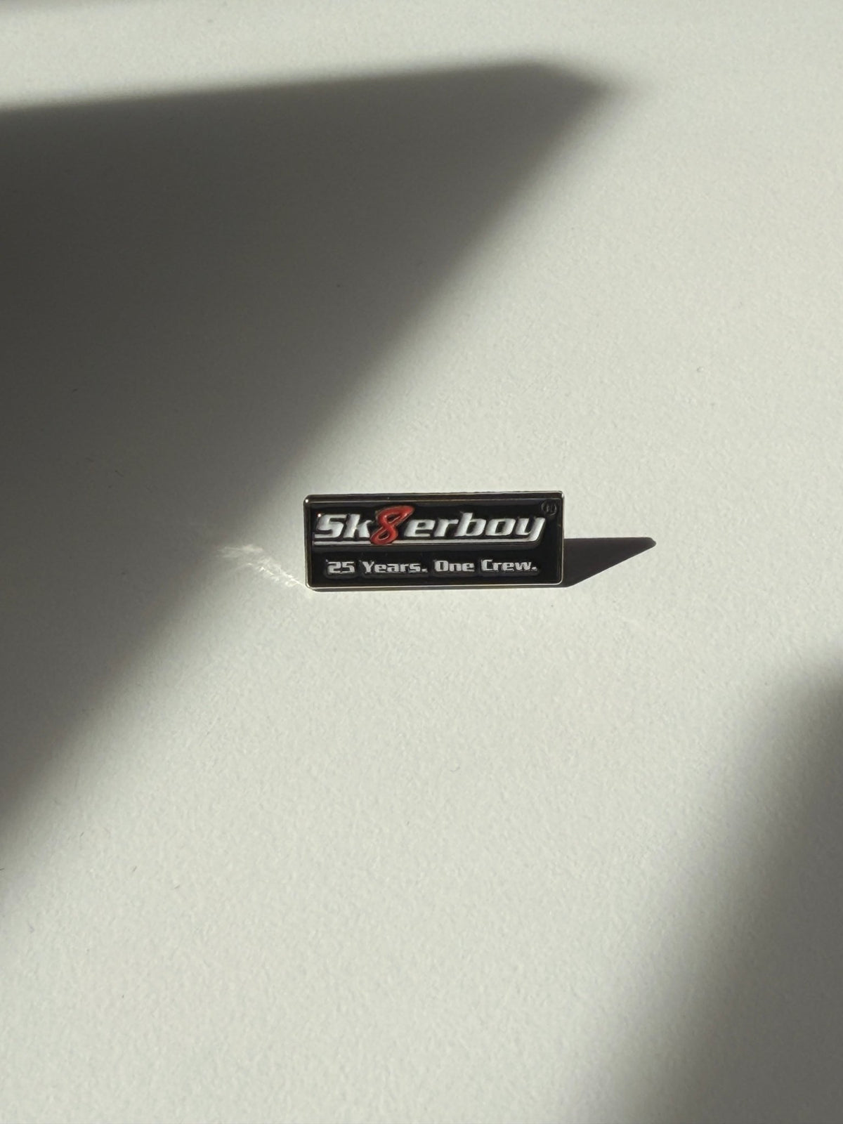 Sk8erboy® PIN – 25 Years. One Crew. - Sk8erboy® - Shop Deutschland Noodosz